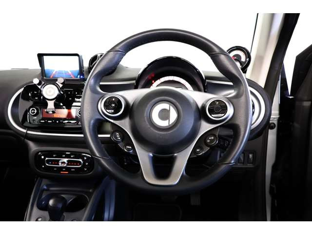 <��v����>0.9L ����3�C��DOHC�^�[�{�A90ps/13.8kgm�A�S��&times;�S��&times;�S��mm 2755&times;1665&times;1540mm�A�ԗ��d�� 990kg