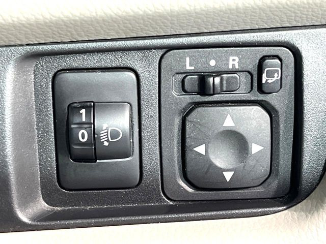 �y�d���i�[�~���[�z�T�C�h�~���[�͓d���i�[���ƂȂ��Ă���A�������ԏ�ł��L�Y�������X�N��}�����܂��B