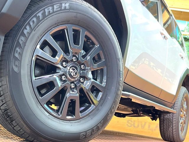 �y����18�C���`�A���~�z�C�[���z�O�ςɃ}�b�`���������A���~�z�C�[���𑕒����Ă���܂��B�e��ЊO�A���~�z�C�[����A�X�^�b�h���X�^�C�����戵�����Ă���܂��B���񂲑��k����������