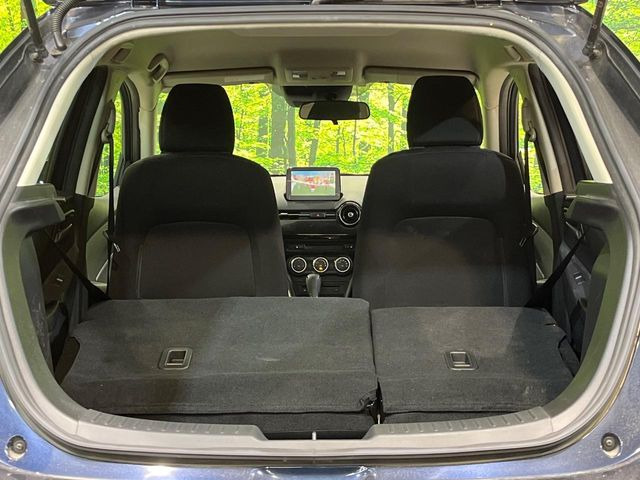 ���i�̂���������ʋ΁A���}���ɏ\���ȉ׎��X�y�[�X���m�ۂ��Ă���܂��B�Z�J���h�V�[�g��|���ƁA�傫�ȉו��̐ύڂ��\�ł���