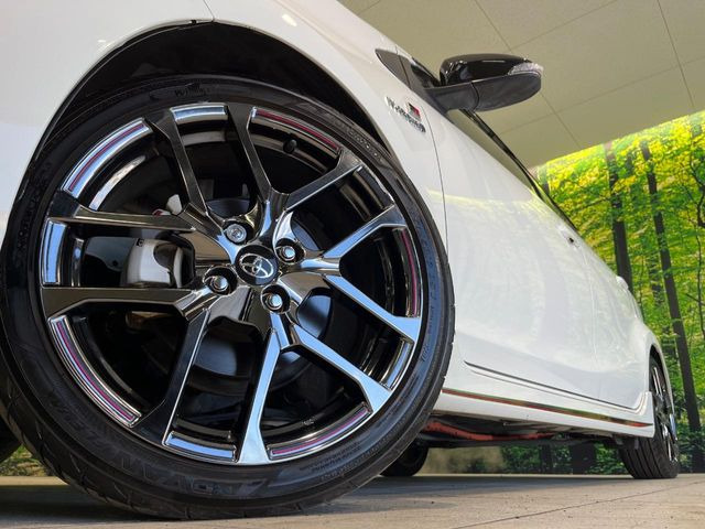 �y����17�C���`�A���~�z�C�[���z�O�ςɃ}�b�`���������A���~�z�C�[���𑕒����Ă���܂��B�e��ЊO�A���~�z�C�[����A�X�^�b�h���X�^�C�����戵�����Ă���܂��B���񂲑��k����������