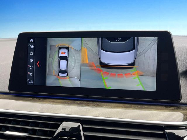 ���p�m���~�b�N�r���[���j�^�[:��p�̃J�����ɂ��A�ォ�猩���낵���悤�Ȏ��_��360�x�N���}�̎��͂��m�F���邱�Ƃ��ł��܂������p�������m�F���₷���A�����ꏊ�ł̐؂�Ԃ��⒓�Ԃ��X���[�Y�ɍs���܂��B