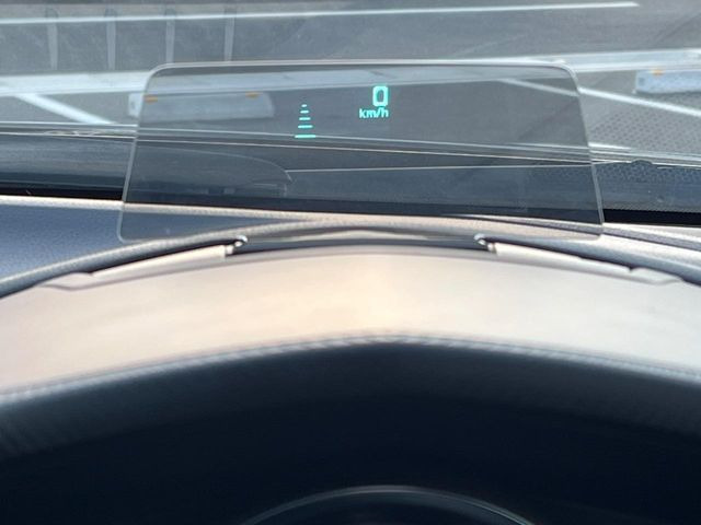 �y�w�b�h�A�b�v�f�B�X�v���C�z���݂̑��x�⑖�s�����f�W�^���\���ŉ^�]�ȑO���̃K���X�ɓ��e!�^�]���A�ڐ������炳���K�v�ȏ����m�F�ł���̂łƂ��Ă��֗��ň��S!