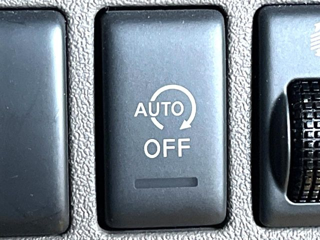 �y�A�C�h�����O�X�g�b�v�z�ԐM����a�؂Œ�Ԃ����ۂɃG���W�����~���A���ʂȔR���̏����}���܂��B�R��������ی�ɂȂ���@�\��G���W���̓u���[�L�𗣂��΍Ďn�����܂��B