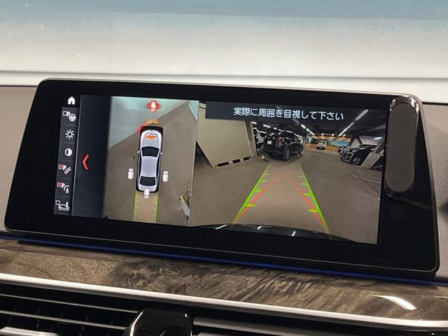 ���p�m���~�b�N�r���[���j�^�[:��p�̃J�����ɂ��A�ォ�猩���낵���悤�Ȏ��_��360�x�N���}�̎��͂��m�F���邱�Ƃ��ł��܂������p�������m�F���₷���A�����ꏊ�ł̐؂�Ԃ��⒓�Ԃ��X���[�Y�ɍs���܂��B