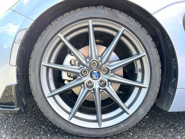 �y�����A���~�z�C�[���z�O�ςɃ}�b�`���������A���~�z�C�[���𑕒����Ă���܂��B�e��ЊO�A���~�z�C�[����A�X�^�b�h���X�^�C�����戵�����Ă���܂��B���񂲑��k����������