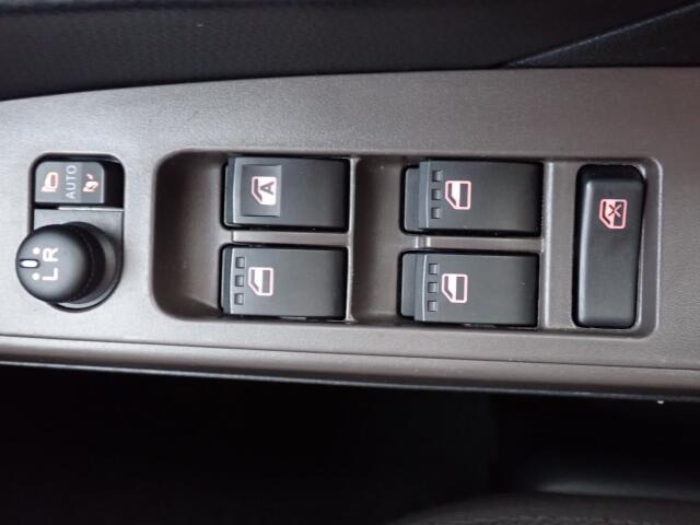 �d���i�[���h�A�~���[�E�p���[�E�B���h�E�������Ă��܂��B