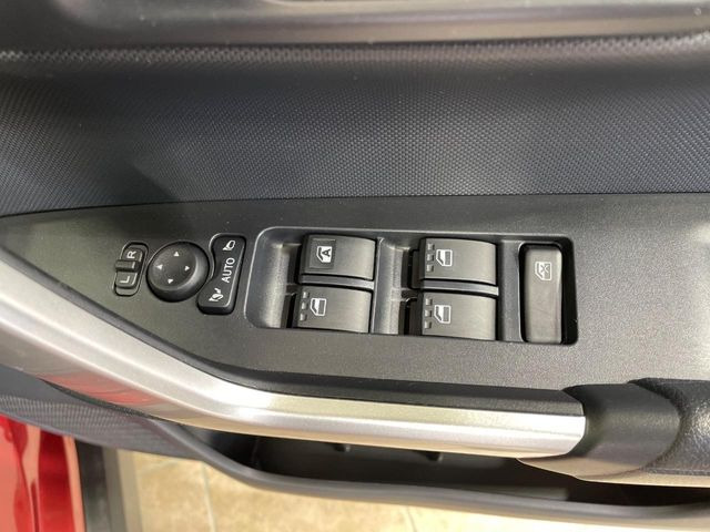 �y�d���i�[�~���[�z�T�C�h�~���[�͓d���i�[���ƂȂ��Ă���A�������ԏ�ł��L�Y�������X�N��}�����܂��B