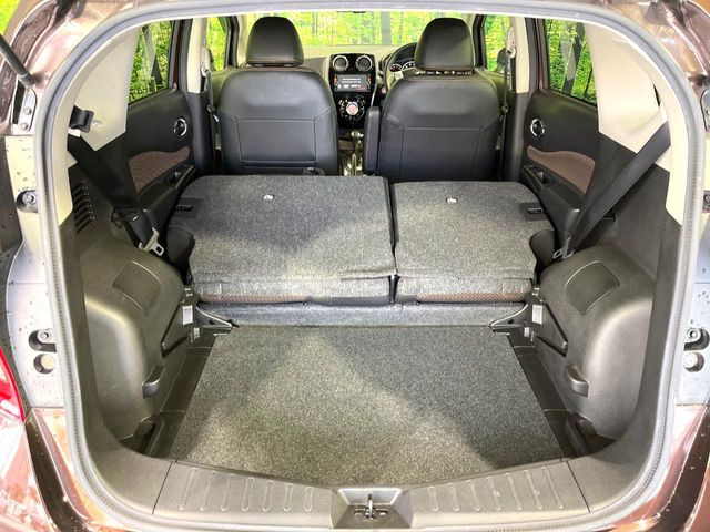 ���i�̂���������ʋ΁A���}���ɏ\���ȉ׎��X�y�[�X���m�ۂ��Ă���܂��B�Z�J���h�V�[�g��|���ƁA�傫�ȉו��̐ύڂ��\�ł���