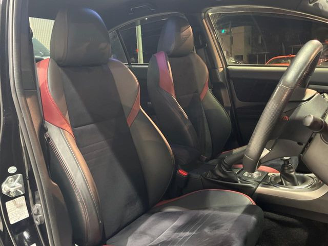 �y�n�[�t���U�[�V�[�g�z�������ƍ���S�n�𗼗������l�C�̃V�[�g���w�ʁE���ʂ̃t�@�u���b�N�f�ނ́A�ʋC���̗ǂ��⊊��ɂ����ɗD��Ă��܂��B�C���╞���ɍ��E���ꂸ���K�ɂ���肢�������܂��B