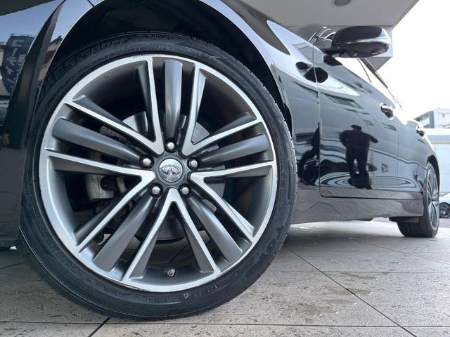 �y����19�C���`�A���~�z�C�[���z�O�ςɃ}�b�`���������A���~�z�C�[���𑕒����Ă���܂��B�e��ЊO�A���~�z�C�[����A�X�^�b�h���X�^�C�����戵�����Ă���܂��B���񂲑��k����������