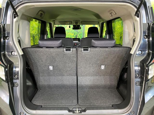 ���i�̂���������ʋ΁A���}���ɏ\���ȉ׎��X�y�[�X���m�ۂ��Ă���܂��B�Z�J���h�V�[�g��|���ƁA�傫�ȉו��̐ύڂ��\�ł���