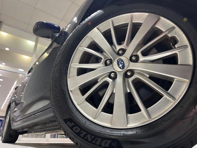 �y����16�C���`�A���~�z�C�[���z�O�ςɃ}�b�`���������A���~�z�C�[���𑕒����Ă���܂��B�e��ЊO�A���~�z�C�[����A�X�^�b�h���X�^�C�����戵�����Ă���܂��B���񂲑��k����������