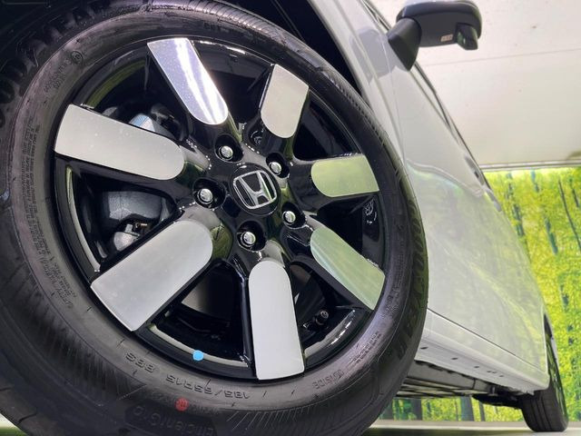 �y15�C���`�A���~�z�C�[���z�O�ςɃ}�b�`�����A���~�z�C�[���𑕒����Ă���܂��B�e��A���~�z�C�[����A�X�^�b�h���X�^�C�����戵�����Ă���܂��B���񂲑��k����������