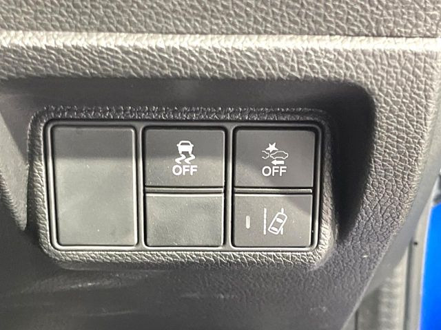 �y�z���_�Z���V���O�z���s���ɑO���̎ԗ�����F�����A�Փ˂������Ȏ��͌x��ƃu���[�L�ŏՓˉ���Ɣ�Q�y�����A�V�X�g�B�����S�Ƀh���C�u�����y���݂��������܂��B