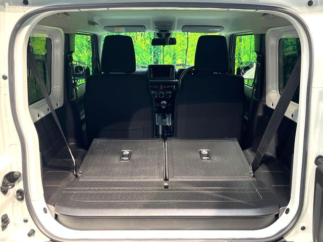 ���i�̂���������ʋ΁A���}���ɏ\���ȉ׎��X�y�[�X���m�ۂ��Ă���܂��B�Z�J���h�V�[�g��|���ƁA�傫�ȉו��̐ύڂ��\�ł���