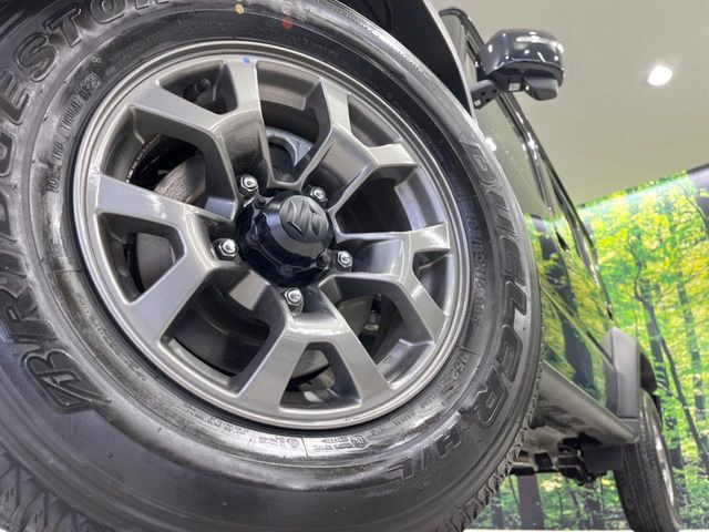 �y����15�C���`�A���~�z�C�[���z�O�ςɃ}�b�`���������A���~�z�C�[���𑕒����Ă���܂��B�e��ЊO�A���~�z�C�[����A�X�^�b�h���X�^�C�����戵�����Ă���܂��B���񂲑��k����������