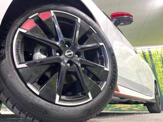 �y����17�C���`�A���~�z�C�[���z�O�ςɃ}�b�`���������A���~�z�C�[���𑕒����Ă���܂��B�e��ЊO�A���~�z�C�[����A�X�^�b�h���X�^�C�����戵�����Ă���܂��B���񂲑��k����������