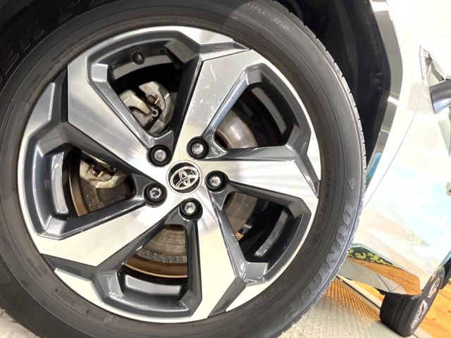 �y����18�C���`�A���~�z�C�[���z�O�ςɃ}�b�`���������A���~�z�C�[���𑕒����Ă���܂��B�e��ЊO�A���~�z�C�[����A�X�^�b�h���X�^�C�����戵�����Ă���܂��B���񂲑��k����������