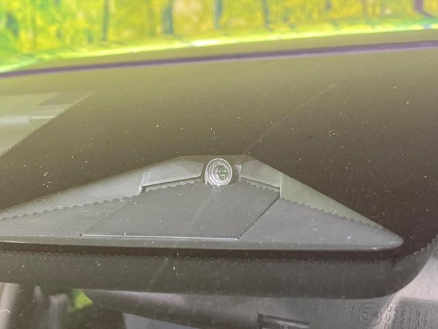 �y�z���_�Z���V���O�z���s���ɑO���̎ԗ�����F�����A�Փ˂������Ȏ��͌x��ƃu���[�L�ŏՓˉ���Ɣ�Q�y�����A�V�X�g�B�����S�Ƀh���C�u�����y���݂��������܂��B