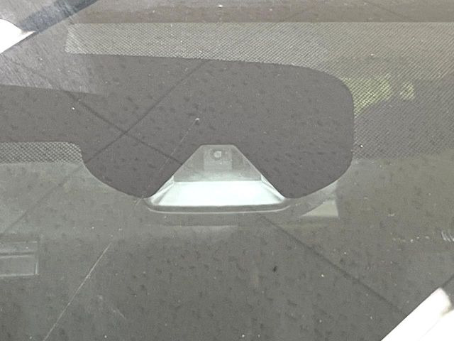 �y�G�}�[�W�F���V�[�u���[�L�z���s���ɑO���̎ԗ�����F�����A�Փ˂������Ȏ��͌x��ƃu���[�L�ŏՓˉ���Ɣ�Q�y�����A�V�X�g�B�����S�Ƀh���C�u�����y���݂��������܂��B