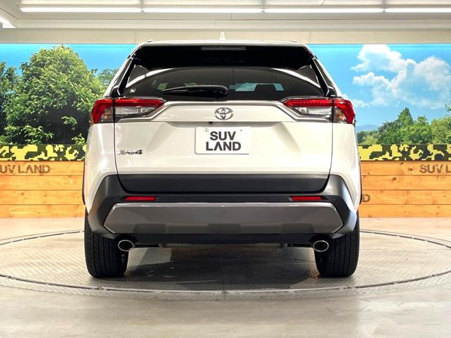 安心の最長10年・走行無制限保証(有償)をご用意。保証内容も充実はもちろん、無料点検&オイル交換や、年中無休の全国・24時間ロードサービスも付帯されておりますのでご安心下さい。