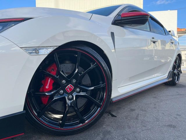 �y�O���[�h��p����20�C���`�A���~�z�C�[���z�f�U�C�����̍��������A���~�z�C�[���𑕒����Ă���܂��B�e��ЊO�A���~�z�C�[����A�X�^�b�h���X�^�C�����戵�����Ă���܂��B���񂲑��k����������