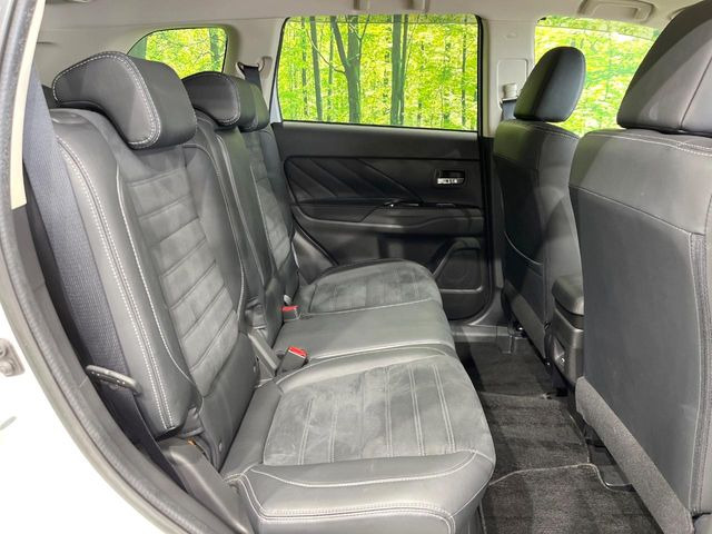 �y�n�[�t���U�[�V�[�g�z�������ƍ���S�n�𗼗������l�C�̃V�[�g���w�ʁE���ʂ̃t�@�u���b�N�f�ނ́A�ʋC���̗ǂ��⊊��ɂ����ɗD��Ă��܂��B�C���╞���ɍ��E���ꂸ���K�ɂ���肢�������܂��B