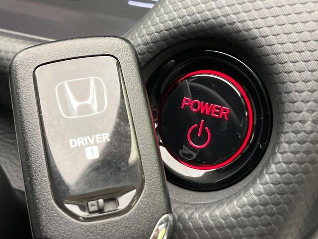 �yHonda�X�}�[�g�L�[�z�J�o����|�P�b�g�ɓ��ꂽ�܂܂ł��h�A�̎{���E�������\�ȃX�}�[�g�L�[�𑕔��B�G���W���̃I���E�I�t�����J�M�����o���K�v����������Ƃ��Ă��֗��ł���