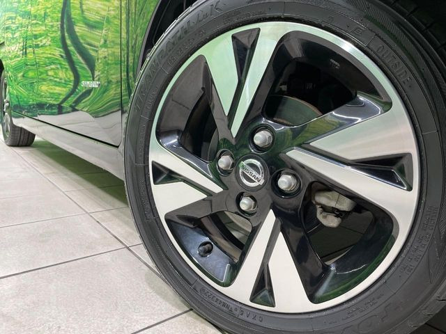 �y����15�C���`�A���~�z�C�[���z�O�ςɃ}�b�`���������A���~�z�C�[���𑕒����Ă���܂��B�e��ЊO�A���~�z�C�[����A�X�^�b�h���X�^�C�����戵�����Ă���܂��B���񂲑��k����������