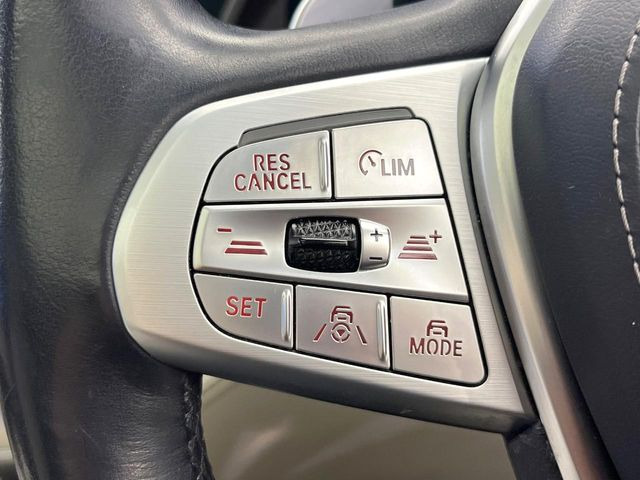 ●レーダークルーズコントロール:前の車との車間距離を一定にとりつつ、一定速度で自動走行してくれる次世代のクルーズコントロール!主に高速道路や自動車専用道路で使用する便利な機能です!