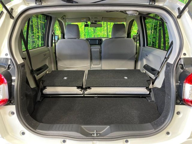 ���i�̂���������ʋ΁A���}���ɏ\���ȉ׎��X�y�[�X���m�ۂ��Ă���܂��B�Z�J���h�V�[�g��|���ƁA�傫�ȉו��̐ύڂ��\�ł���