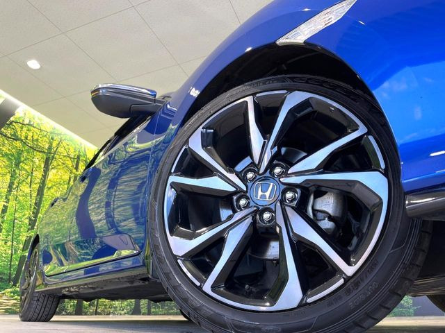 �y����18�C���`�A���~�z�C�[���z�O�ςɃ}�b�`���������A���~�z�C�[���𑕒����Ă���܂��B�e��ЊO�A���~�z�C�[����A�X�^�b�h���X�^�C�����戵�����Ă���܂��B���񂲑��k����������