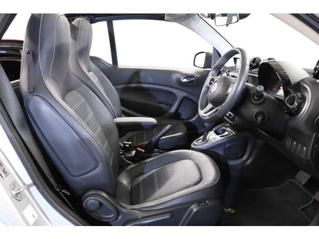 �����{�f�B�[�����ɂ�邵������Ƃ����h���C�r���O�t�B�[���A�z�C�[���x�[�X�͂�������1875mm�A3.3m�̍ŏ���]���a���ւ�܂��B