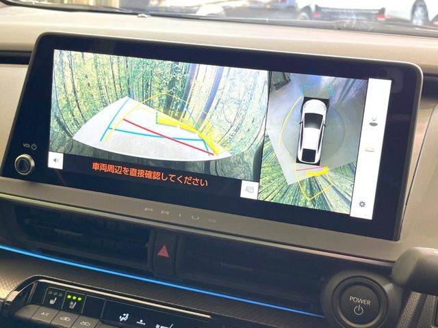 【パノラミックビューモニター】専用のカメラにより、上から見下ろしたような視点で360度クルマの周囲を確認することができます☆死角部分も確認しやすく、狭い場所での切り返しや駐車もスムーズに行えます。