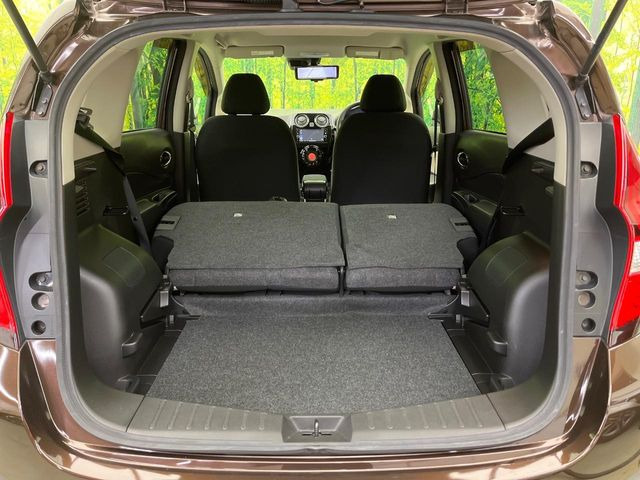 ���i�̂���������ʋ΁A���}���ɏ\���ȉ׎��X�y�[�X���m�ۂ��Ă���܂��B�Z�J���h�V�[�g��|���ƁA�傫�ȉו��̐ύڂ��\�ł���