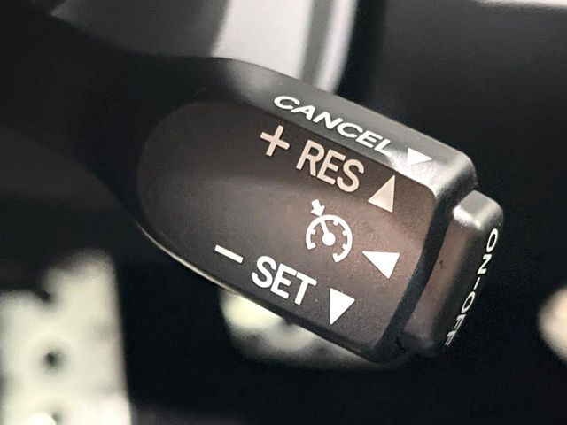 �y�N���[�Y�R���g���[���z�������H�����N���N���s�B�A�N�Z���𗣂��Ă���葬�x�ő��s���ł��A�������^�]���̕��S���y��!�����E�������ȒP�ȃX�C�b�`����Œ����ł��܂��B