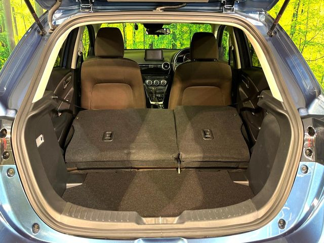 普段のお買い物や通勤、送迎等に十分な荷室スペースを確保しております。セカンドシートを倒すと、大きな荷物の積載も可能です♪