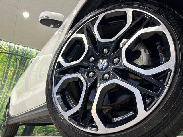 �y����17�C���`�A���~�z�C�[���z�O�ςɃ}�b�`���������A���~�z�C�[���𑕒����Ă���܂��B�e��ЊO�A���~�z�C�[����A�X�^�b�h���X�^�C�����戵�����Ă���܂��B���񂲑��k����������