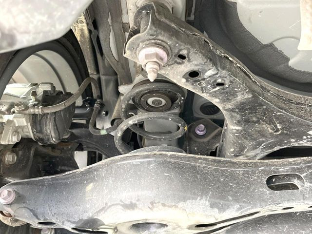 お車を安心してお乗りいただく為には、足回りの定期点検が欠かせません。サービスサポート(有償保証)では無料点検もご提供しており、安心のカーライフをお過ごしいただけるサポート体制が整っています。【12.3