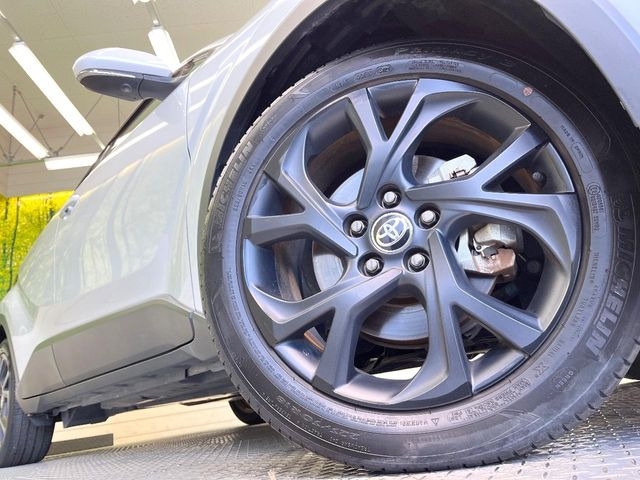 �y����18�C���`�A���~�z�C�[���z�O�ςɃ}�b�`���������A���~�z�C�[���𑕒����Ă���܂��B�e��ЊO�A���~�z�C�[����A�X�^�b�h���X�^�C�����戵�����Ă���܂��B���񂲑��k����������