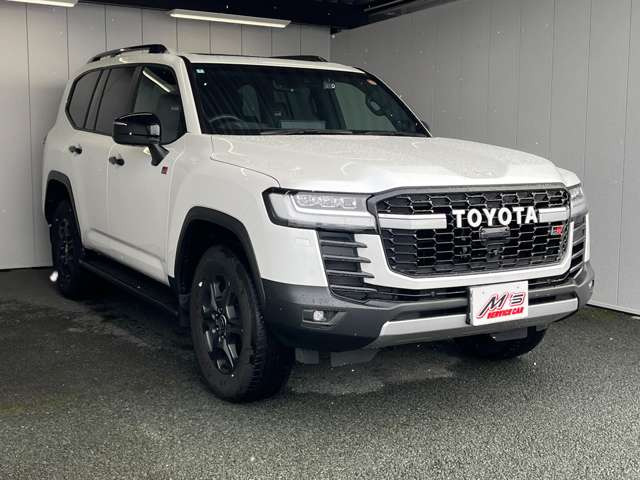 ���ʎԂ́u�T�[�r�X�J�[�G���Y �{�X�v�A�y�����Ԃ́u�T�[�r�X�J�[�G���Y �����X�v���炨�T�������܂��B