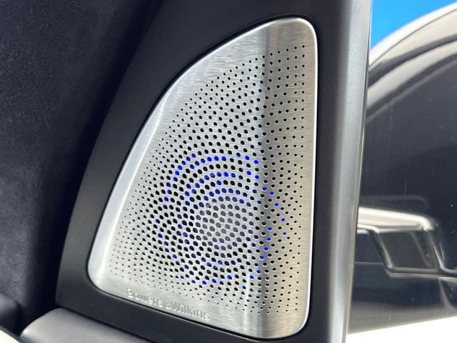 ●BowersWilkinsサウンドシステム:高いインテリア性が特徴のプレミアムサウンドシステムを装備しており、高品質かつ臨場感のある音楽を車内でお楽しみいただけます。
