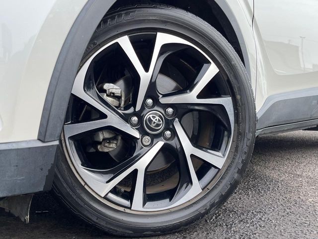 �y����18�C���`�A���~�z�C�[���z�����z�C�[���𑕒��B���s���\�̌���ɉ����A�O�ς����X�^�C���b�V���ɂȂ��Ă��܂��B