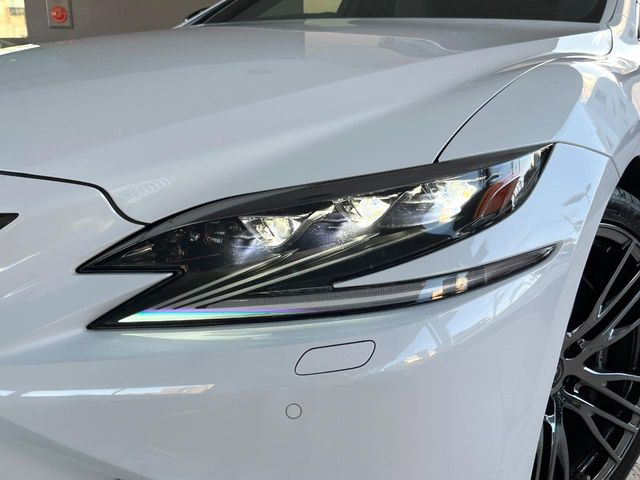 �y�O��LED�w�b�h���C�g�z�X�^�C���b�V���Ȍ����ڂ̎O��LED�w�b�h���C�g�𑕔���X�^�C�������łȂ��A��Ԃ̑��s�����E�ǍD�ň��S���Ă���肢�������܂��B