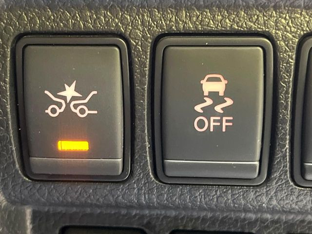 �y�G�}�[�W�F���V�[�u���[�L�z���s���ɑO���̎ԗ�����F�����A�Փ˂������Ȏ��͌x��ƃu���[�L�ŏՓˉ���Ɣ�Q�y�����A�V�X�g�B�����S�Ƀh���C�u�����y���݂��������܂��B