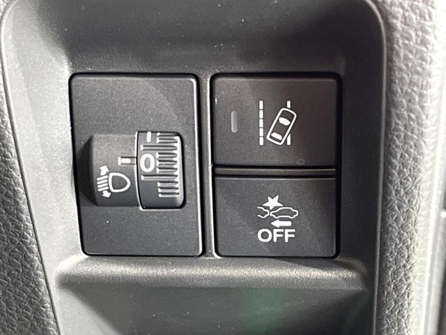 �y�z���_�Z���V���O�z���s���ɑO���̎ԗ�����F�����A�Փ˂������Ȏ��͌x��ƃu���[�L�ŏՓˉ���Ɣ�Q�y�����A�V�X�g�B�����S�Ƀh���C�u�����y���݂��������܂��B