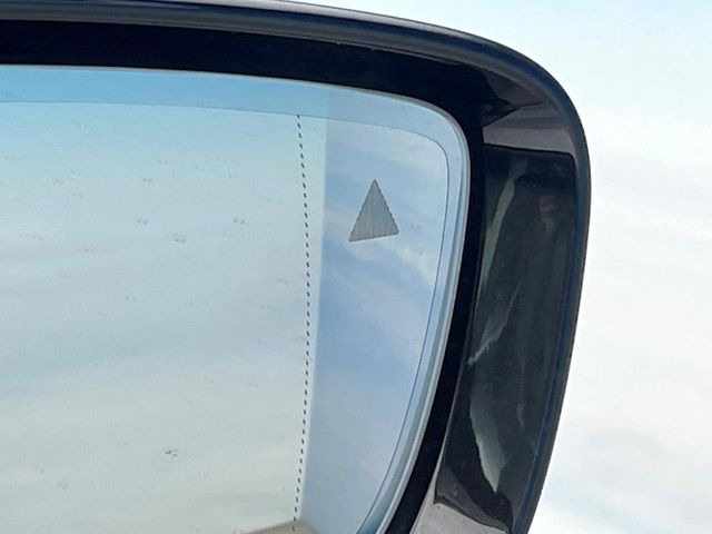 ���u���C���h�A�V�X�g�Z���T�[:���p����̎Ԃ����m���A�h���C�o�[���Ԑ��ύX���s���ۂɁA�x�����Ƌ��ɒ��ӂ𑣂��Ă������S�x���@�\�ł�!