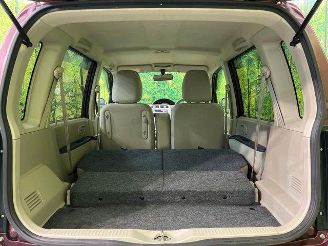 ���i�̂���������ʋ΁A���}���ɏ\���ȉ׎��X�y�[�X���m�ۂ��Ă���܂��B�Z�J���h�V�[�g��|���ƁA�傫�ȉו��̐ύڂ��\�ł���