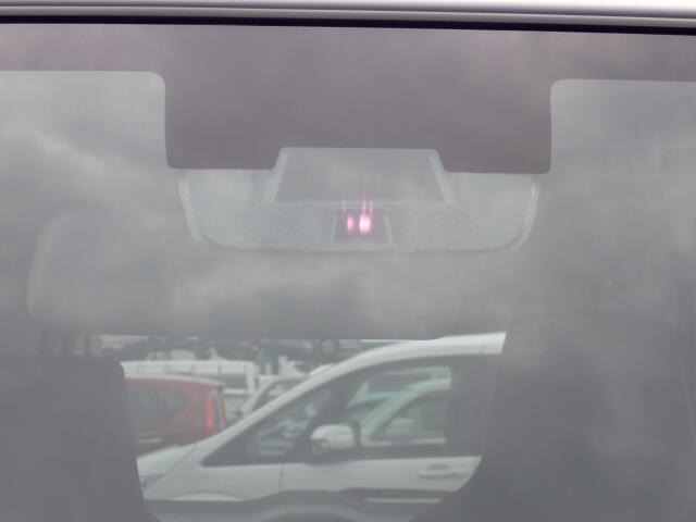 �t�����g�J�����őO���̎ԗ�����s�ғ������m�B�Փ˂������Ȏ��͏Փˉ���y���u���[�L���쓮�A�Փˉ�����T�|�[�g�B